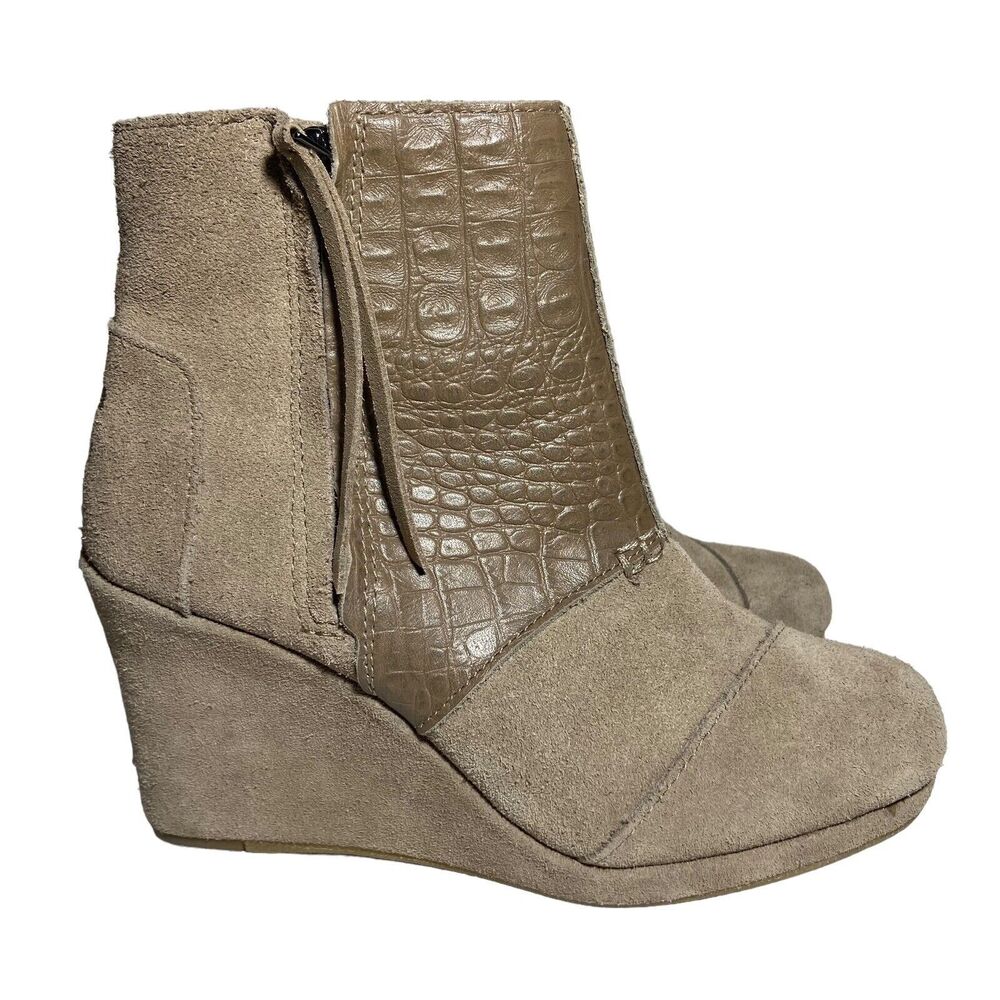 Toms Desert Taupe Beige Suede Croco Embossed Wedge Ankle Boots Women's 6 Zip Up